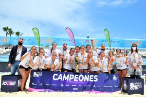 La celebración del equipo almeriense tras imponerse en la gran final.