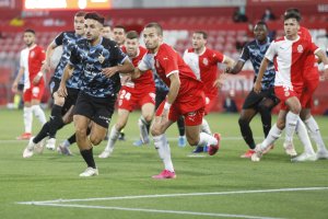 El Almería se vio sobrepasado en todo momento por el Girona.