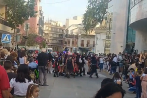 Actuación del grupo Anonymous, ayer en Huércal-Overa.