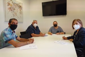 El equipo de gobierno huercalenses en la firma con la Asociación Asperger Almería