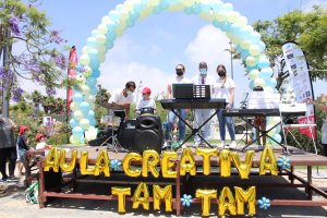 Rosa López, directora del Aula Creativa de Música Tam Tam, y los profesores Antonio Segovia, Francisco Domene y Carmen Pérez en el escenario.
