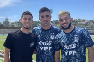 Lucas Robertone visitó en Marbella a Hernán de La Fuente y Matías Vargas.