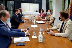 Fotografía de la reunión mantenida.