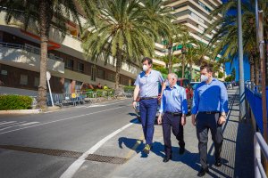 Visita del alcalde para comprobar los trabajos.