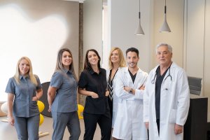 El equipo de profesionales de la clínica.