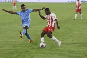 Akieme, un lateral izquierdo de nivel.