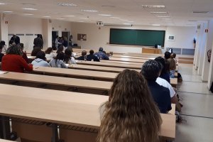 Imagen de archivo de un examen de oposiciones en la UAL.