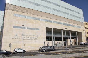 En Torrecárdenas hay seis pacientes en planta y uno en la UCI; en La Inmaculada hay dos ingresados en planta y en Poniente tres en la UCI.