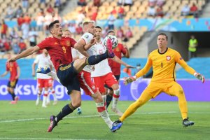 España tira de la calculadora para pasar a octavos.
