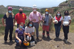 Los estudiantes en el entorno de la mina.