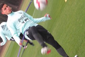 Lucas Robertone en el entrenamiento con Argentina.