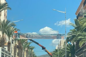 Instalación de un anuncio del evento durante esta semana.