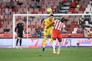 Juanpe con Sadiq en el partido de Play Off entre Almería y Girona.