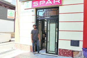 El joven empresario almeriense Pablo López Egea está detrás del proyecto del bar El Tomate.