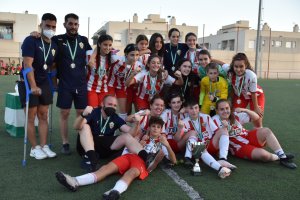 Las campeonas de Almería celebrando el triunfo.