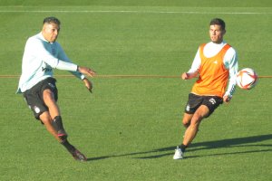 Lucas Robertone (derecha), en el entrenamiento de Argentina Sub-23.