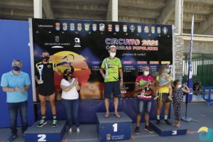 Entrega de trofeos después de un buen fin de semana de deporte.