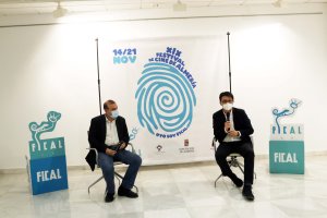 El director de Fical, Enrique Iznaola, y el diputado de Cultura y Cine, Manuel Guzmán, en una imagen de archivo.