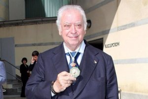 Tico Medina, cuando recibió la Medalla de Andalucía en 2008