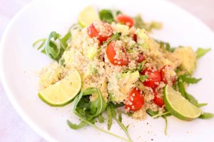 Ensalada de quinoa para este  martes al mediodía.