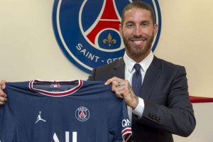 Sergio Ramos con su nueva camiseta.