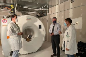 El delegado de Salud en su visita a las obras.