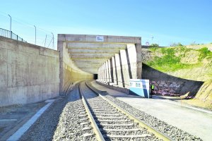 Túnel por el que tiene que volver a entrar el tren en la ciudad