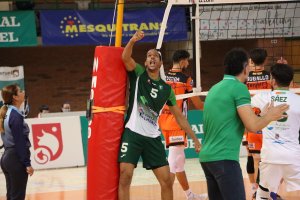 Javier Jiménez continuará defendiendo los colores de Unicaja.
