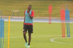 Umar Sadiq continúa entrenando con normalidad en el Anexo.