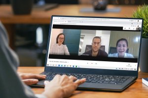 Las nuevas tecnologías de la comunicación permiten entrar en contacto con cualquier rincón del mundo