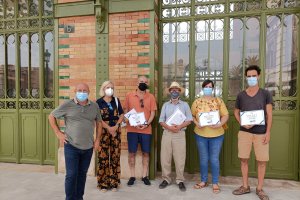 Representantes de la Mesa del Tren con los tres autores premiados