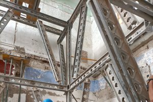 Visita a la sala de San Rafael en la que se pueden ver los andamios