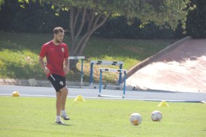 Valentín Vada continúa ejercitándose al margen en el Anexo.