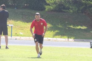 Fran Callejón entrenando al margen en el Anexo.