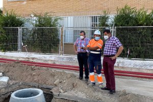El alcalde y concejal de Urbanismo visitan las obras del corredor peatonal.