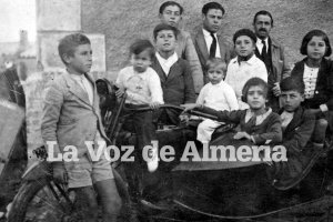 La llegada de la primera moto a Zurgena, que apareció en uno de los vagones del tren que hacía la ruta por el Almanzora procedente de Alicante.