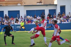 De la Hoz en una jugada de ataque del Almería.