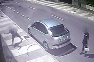 Una cámara de seguridad grabó al detenido.