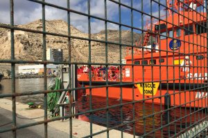 Salvamento Marítimo desembarca en el Puerto de Almería
