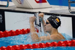 El nadados español celebra su pase a la final.