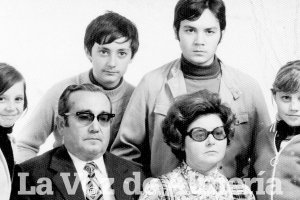 Juan José Pascual López junto a sus esposa Isabel Muñoz Pérez y sus hijos Juan, Francisco, Isabel y Carmen.