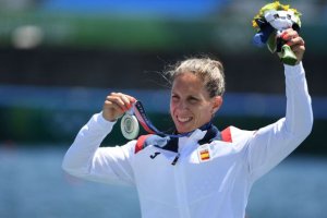 Teresa Portela con su medalla de plata.