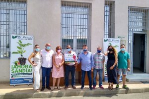 Rafael Nieto y Carmen Glera reciben el premio en Semilleros El Plantel.