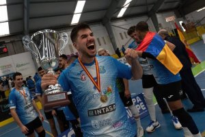 Portero regresa a casa cargado de experiencia.