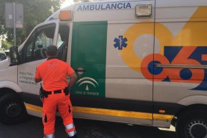 Fotografía de archivo de una ambulancia andaluza.