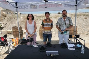 Mila Carretero, coordinadora de la Geoda, el periodista Guillermo Mirón y el teniente de alcalde Juan Bautista López.