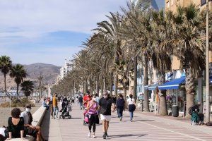 Los almerienses ven cómo la curva del covid no baja.