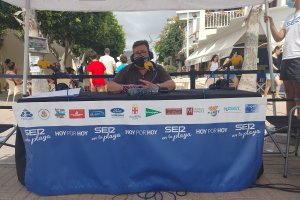 La SER realizó el programa desde San José (En la imagen: Alfredo Casas)