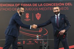 El alcalde de la ciudad con el CEO del Almería.