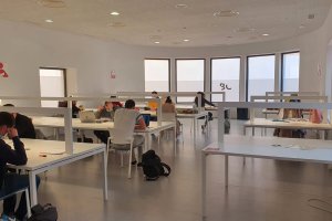 El uso presencial de la Biblioteca Central José María Artero se fundamenta, sobre todo, en las salas de estudio.